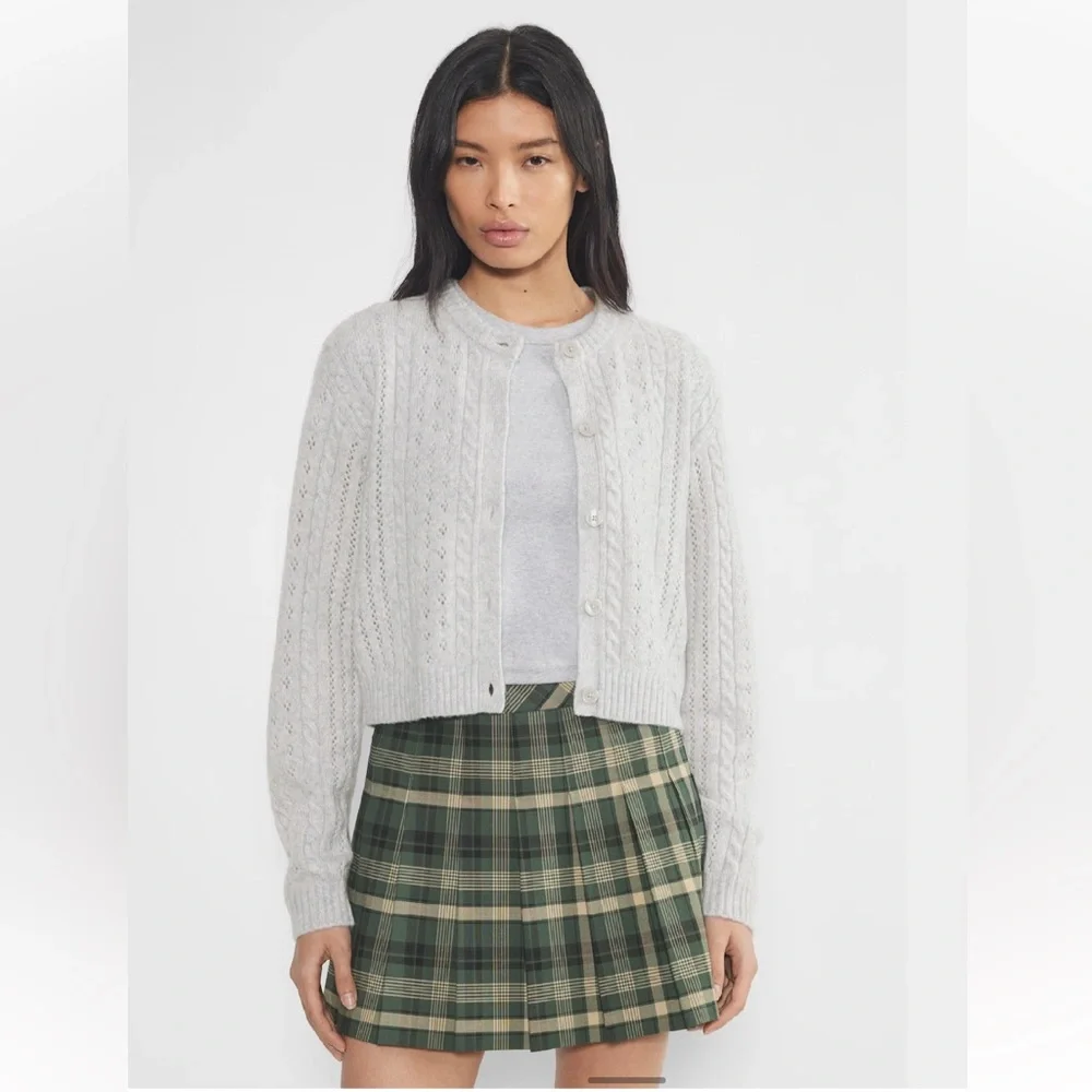 Sunday Best
Olive Micro Skirt Pleated high-waisted micro skirt Aritzia - Picture 4 of 13